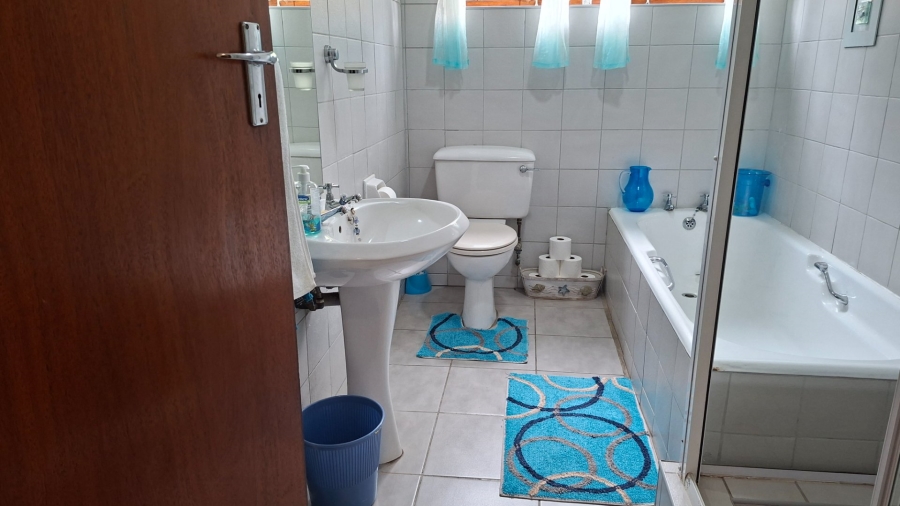 4 Bedroom Property for Sale in Beacon Bay North Eastern Cape